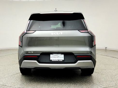 Used 2024 Kia EV9 Light Long Range RWD image 6