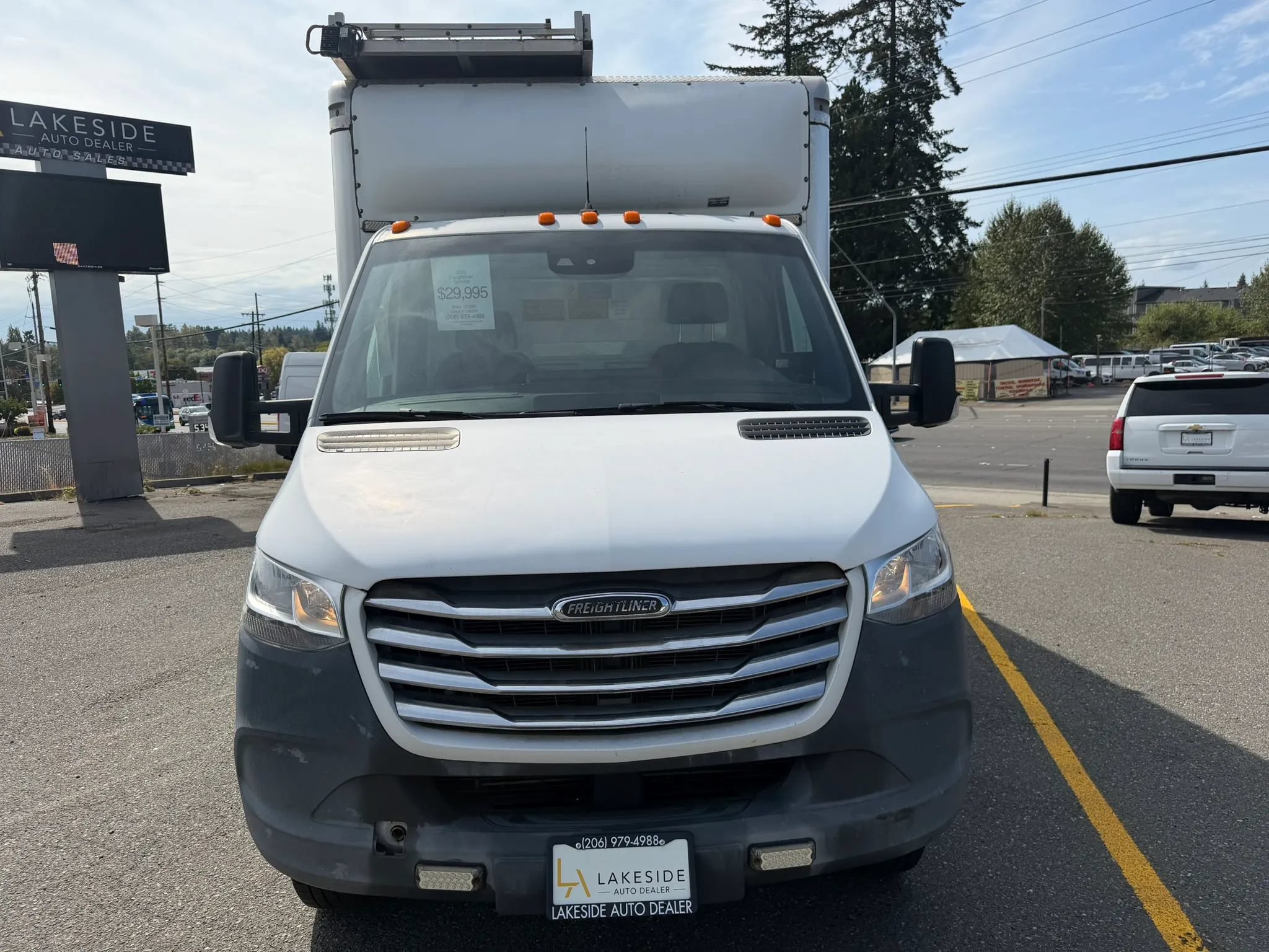 Used 2019 Freightliner Sprinter 3500 w/ Premium Package RWD image 2