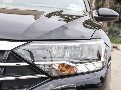 Used 2019 Volkswagen Jetta SE image 8