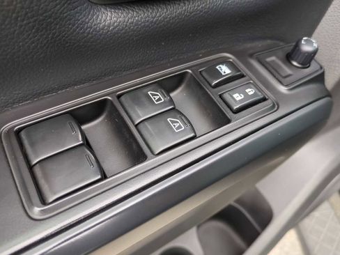 Used 2018 Nissan Titan SV w/ SV Convenience Package image 23