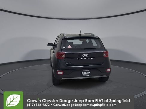 Used 2025 Hyundai Venue SEL FWD image 12