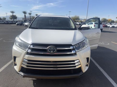 Used 2019 Toyota Highlander Limited image 2