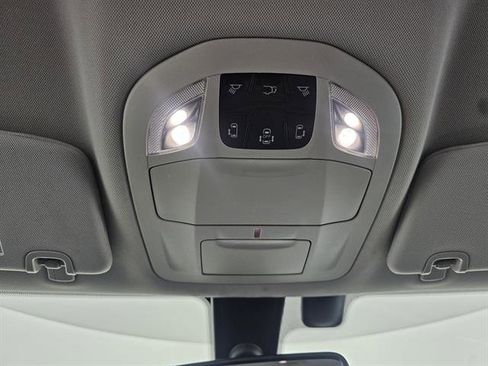 Used 2020 Chrysler Pacifica Touring-L image 39