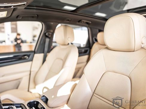 Used 2022 Porsche Cayenne image 18