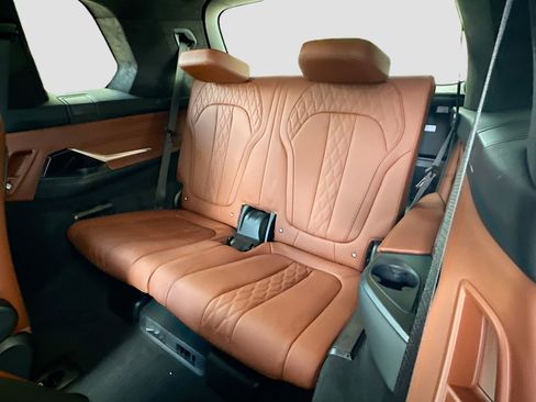Used 2022 BMW X7 xDrive40i w/ M Sport Package AWD/4WD image 28