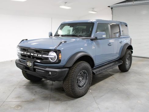 New 2025 Ford Bronco Outer Banks w/ Sasquatch Package image 3