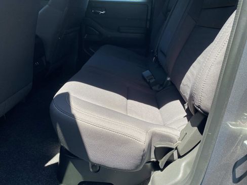 Used 2023 Nissan Frontier SV RWD image 13