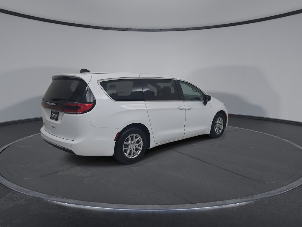 Certified 2024 Chrysler Pacifica Touring-L FWD image 17