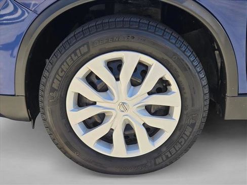 Used 2018 Nissan Rogue S image 22