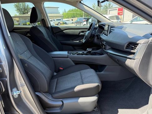 Used 2025 Nissan Rogue SV AWD/4WD image 9