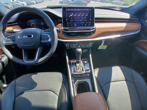 Certified 2025 Jeep Compass Limited w/ Elite Group AWD/4WD image 18