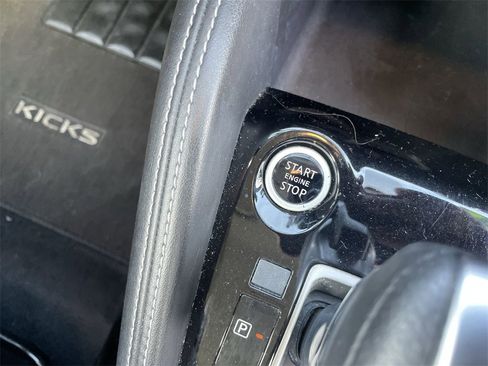 Used 2019 Nissan Kicks SV image 24