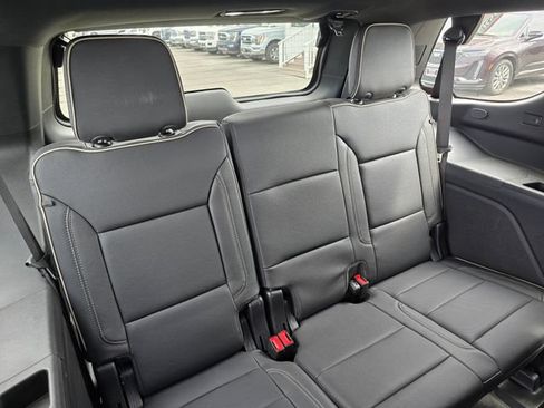 Used 2024 GMC Yukon SLT w/ SLT Luxury Package AWD/4WD image 13