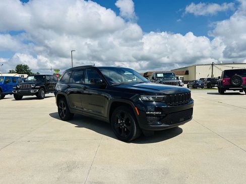 Used 2023 Jeep Grand Cherokee Limited w/ Luxury Tech Group II AWD/4WD image 48