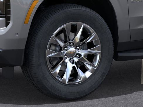 New 2025 Chevrolet Suburban Premier image 40