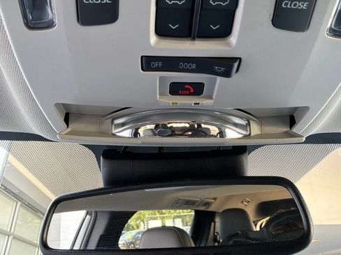 Used 2025 Toyota Sienna XLE FWD image 21
