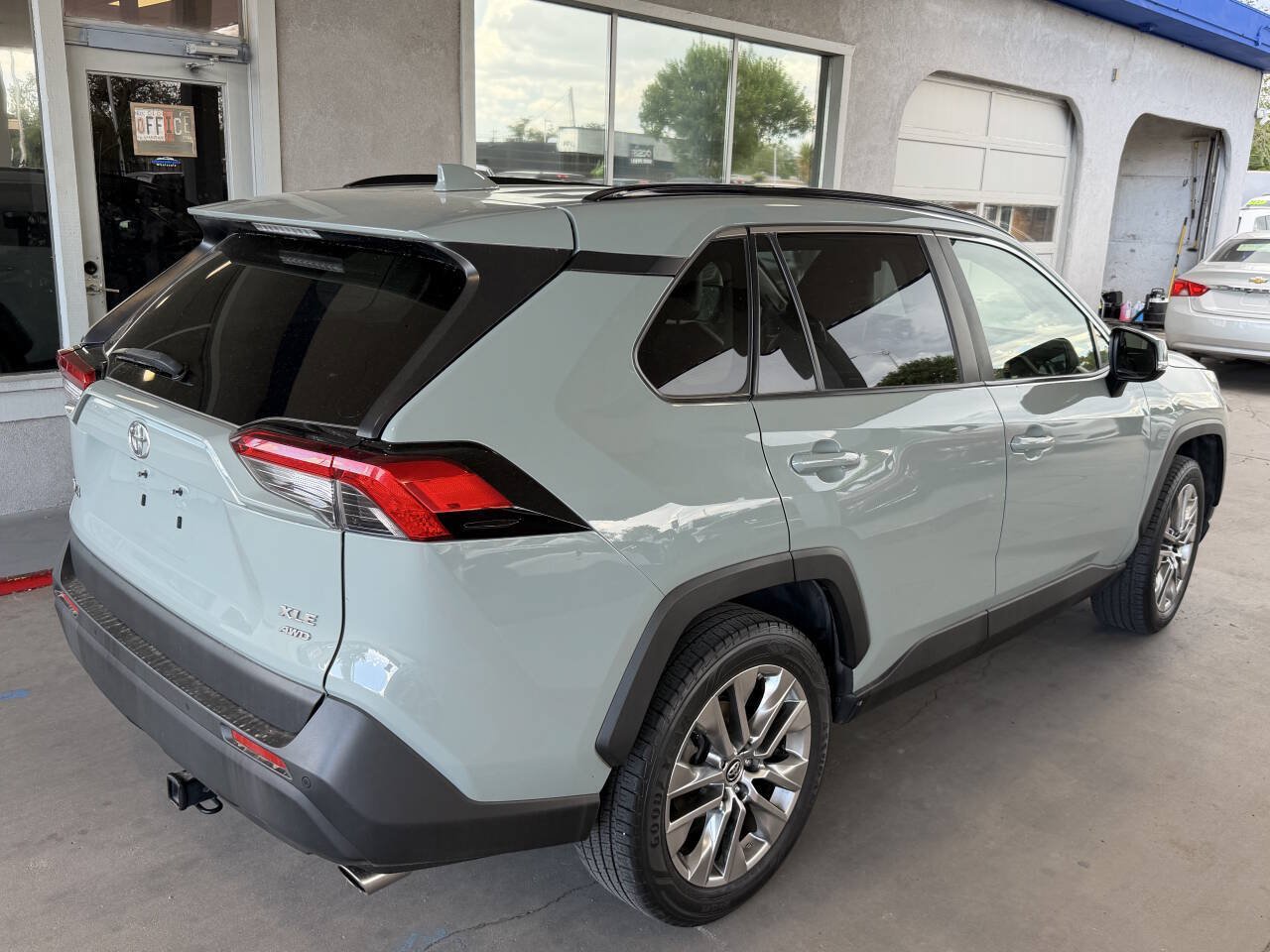 Used 2019 Toyota RAV4 XLE Premium w/ Advanced Technology Package AWD/4WD image 5