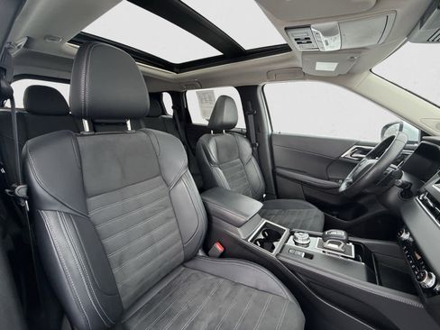 Used 2024 Mitsubishi Outlander SE image 17