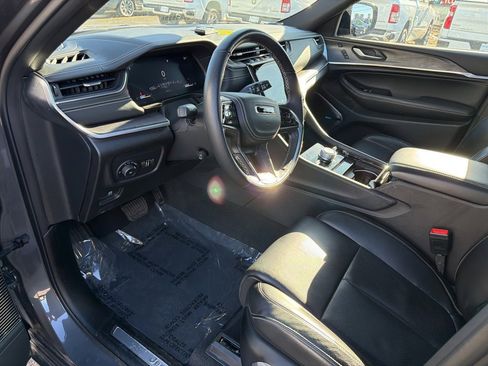 Certified 2022 Jeep Grand Cherokee Overland image 5