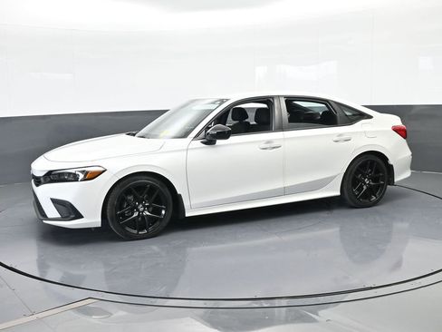 Used 2023 Honda Civic Sport image 2