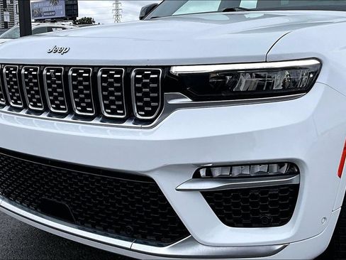 Used 2022 Jeep Grand Cherokee Summit AWD/4WD image 33