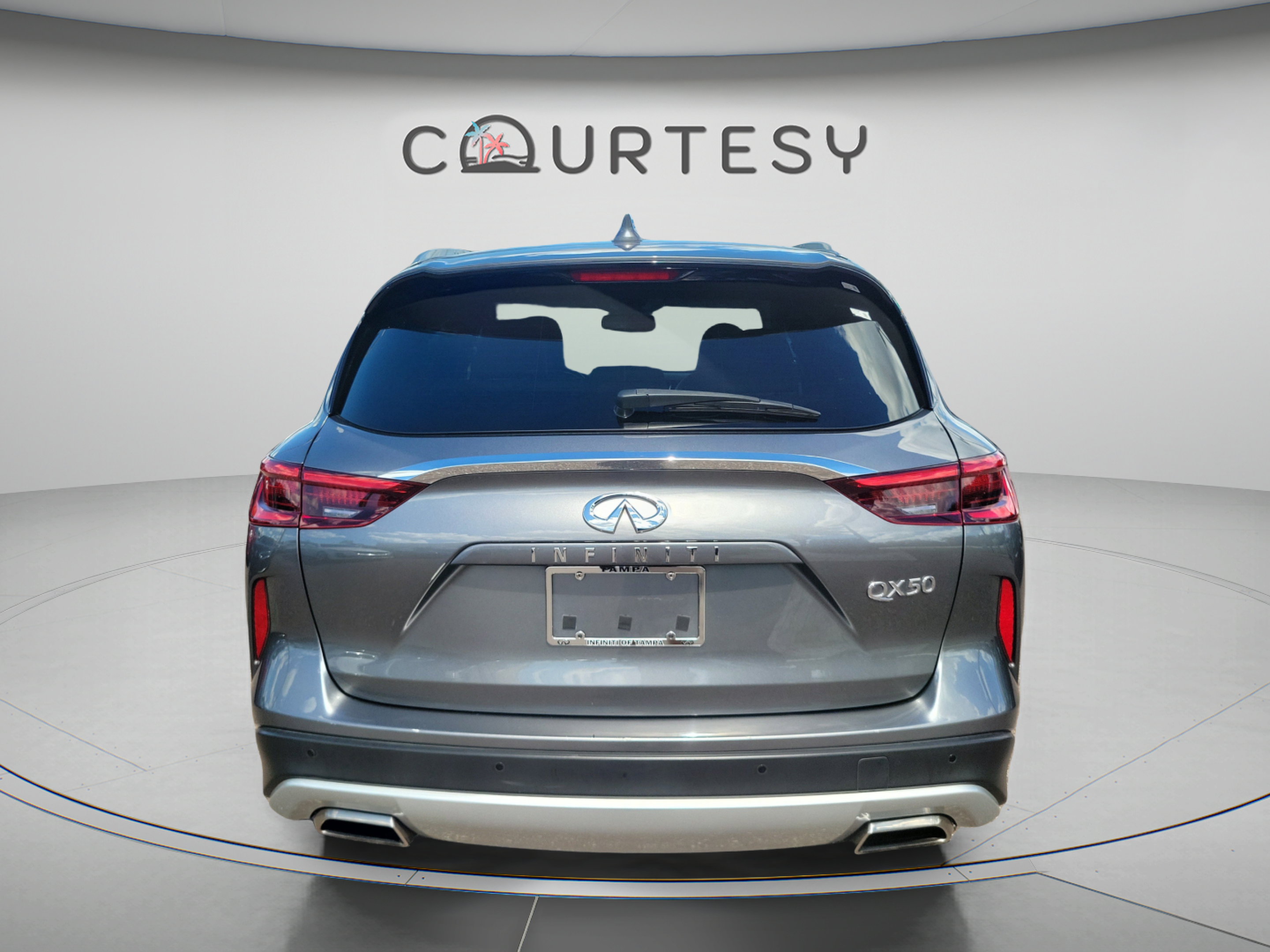 Used 2020 INFINITI QX50 Luxe w/ Navigation Package FWD image 4