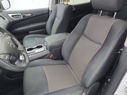 Used 2017 Nissan Pathfinder SV image 15