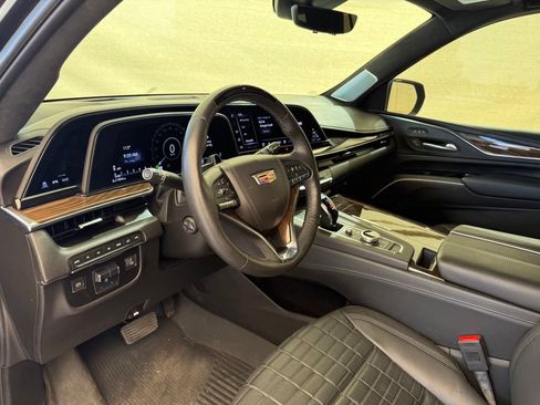 Used 2024 Cadillac Escalade Sport Platinum w/ LPO, ONYX Package AWD/4WD image 13