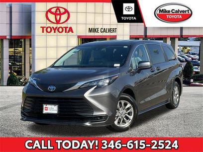 Certified 2025 Toyota Sienna LE