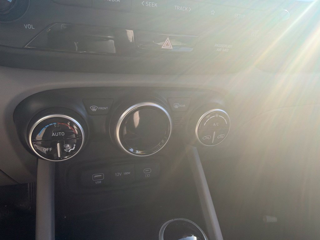 Used 2024 Hyundai Venue SEL FWD image 18
