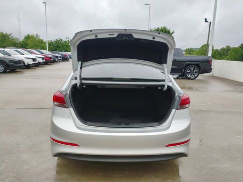 Used 2018 Hyundai Elantra SE FWD image 18
