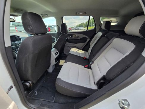 Used 2024 GMC Terrain SLE FWD image 9
