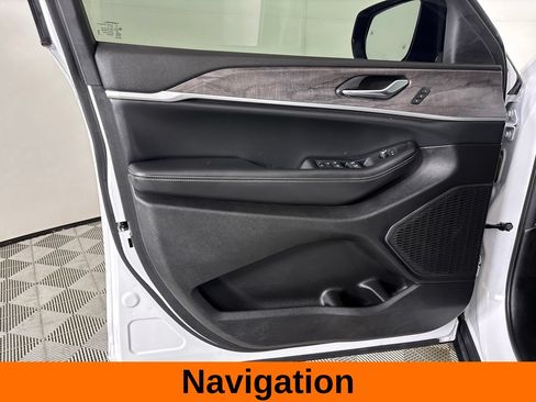 Used 2024 Jeep Grand Cherokee Limited RWD image 10