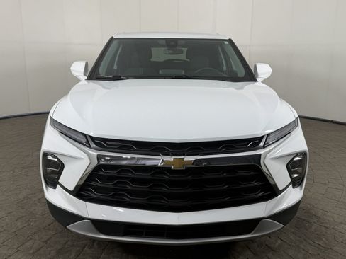 Used 2025 Chevrolet Blazer LT AWD/4WD image 2