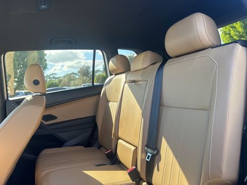 Used 2024 Volkswagen Tiguan SE image 9