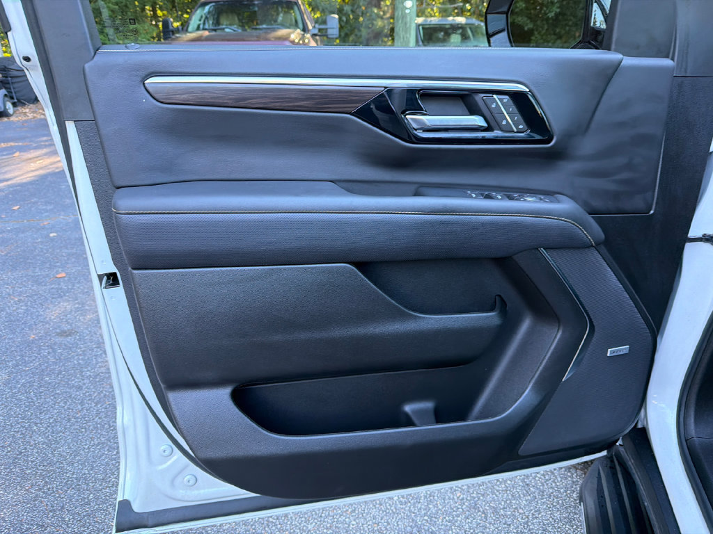Used 2025 Chevrolet Tahoe Premier w/ Sun And Tow Package RWD image 10