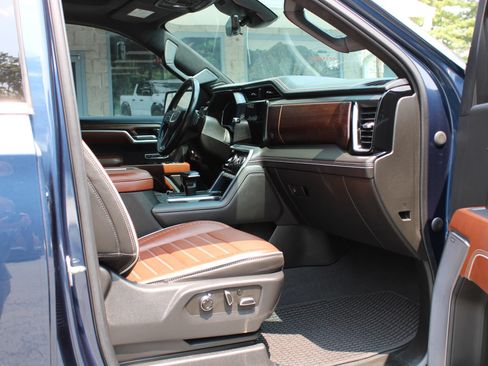 Used 2022 GMC Sierra 1500 Denali Ultimate AWD/4WD image 8