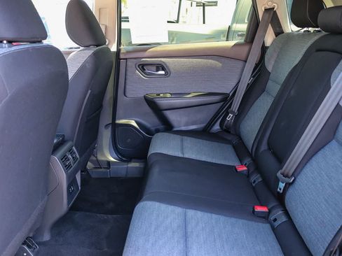 Used 2023 Nissan Rogue SV FWD image 16