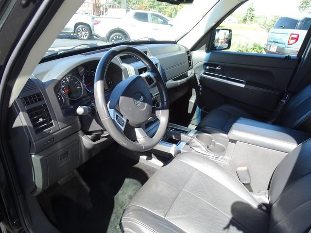 Used 2010 Jeep Liberty Limited w/ Tire & Wheel Group AWD/4WD image 11