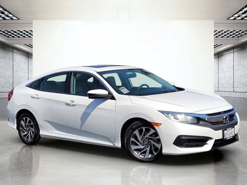 Used 2018 Honda Civic EX image 4
