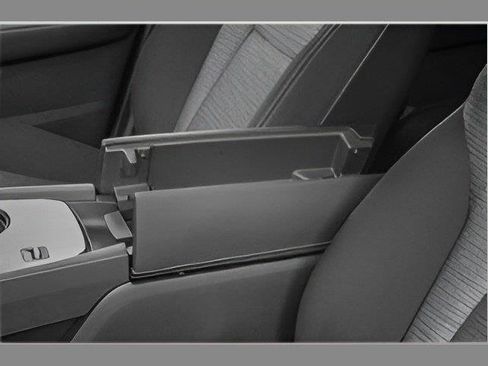 Used 2021 Nissan Rogue SV FWD image 9