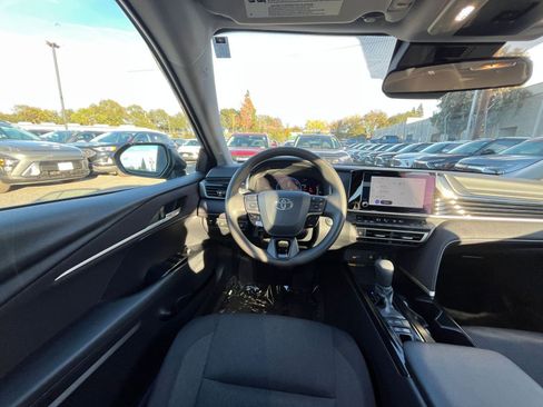 Used 2025 Toyota Camry LE image 33