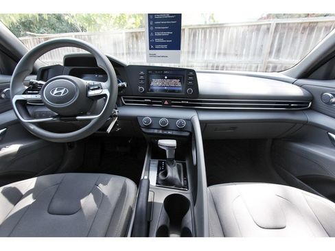 Certified 2026 Hyundai Elantra SE FWD image 10