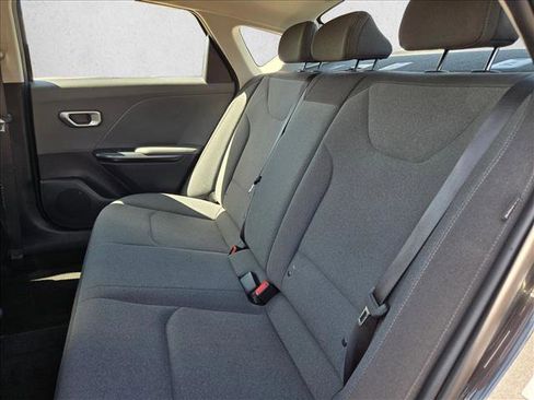 Used 2025 Kia K4 LXS image 17