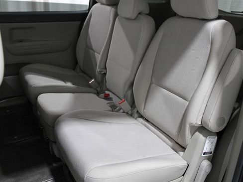 Used 2021 Kia Sedona LX image 16