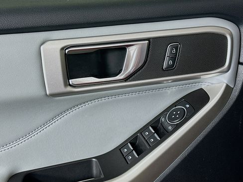 Used 2022 Ford Explorer XLT w/ Equipment Group 202A image 15