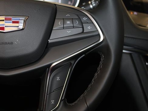 New 2025 Cadillac XT5 Luxury image 22