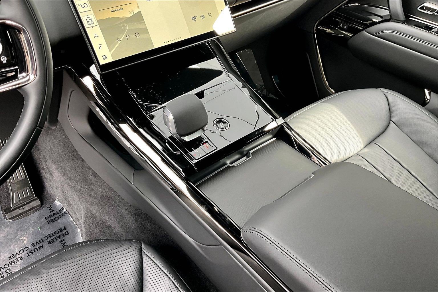 New 2027 Land Rover Range Rover Sport Dynamic SE AWD/4WD image 8