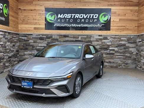 Used 2024 Hyundai Elantra SEL FWD image 4