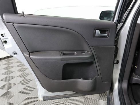 Used 2005 Ford Five Hundred Limited image 16